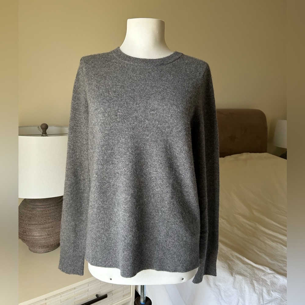 Women’s Halogen Cashmere Crewneck Sweater in Charcoal Size Small
